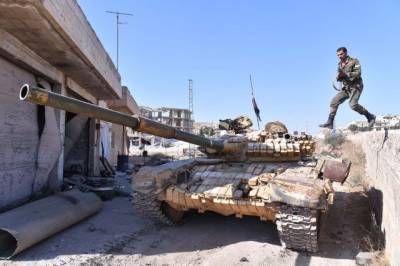 Российские и сирийские военные подрывают пещеры боевиков в Хама