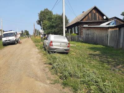 В Кузбассе иномарка врезалась в опору ЛЭП: есть пострадавшие