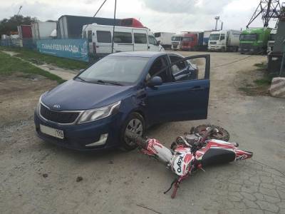 В Челябинске водитель легковушки сбил бесправного мотоциклиста