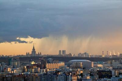 Облачная с прояснениями погода и дождь ожидаются в Москве во вторник