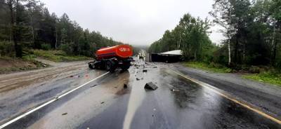 В Челябинской области на трассе М5 столкнулись два большегруза. Есть погибший