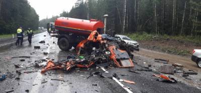 На Южном Урале на трассе М-5 столкнулись два большегруза, водители погибли