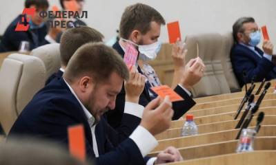 Вслед за Дерягиной екатеринбургские депутаты лишили полномочий осужденного коллегу