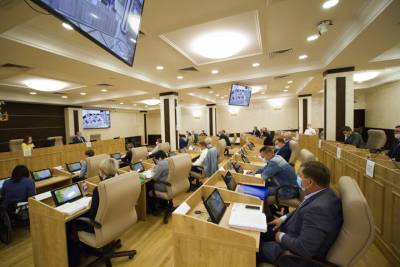 Гордума Екатеринбурга досрочно завершила полномочия двух депутатов