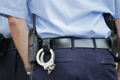 В США полицейские пытались надеть наручники на ребенка