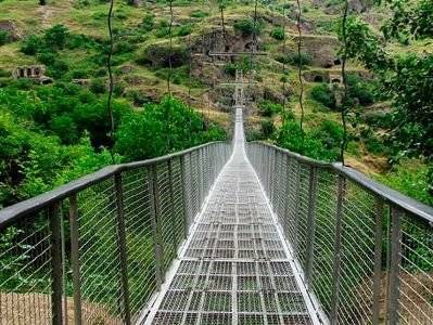 Глава «Светлой Армении» предлагает отремонтировать ведущую к качающемуся мосту в Хндзореске дорогу