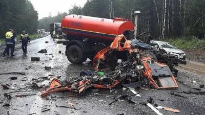 В Челябинской области в лобовом ДТП с двумя грузовиками погибли оба водителя