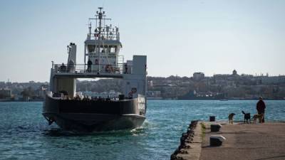 Из-за неразорвавшихся снарядов в бухте Севастополя отменили катера