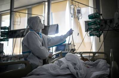В России за сутки выявили меньше 5 тысяч заболевших коронавирусом