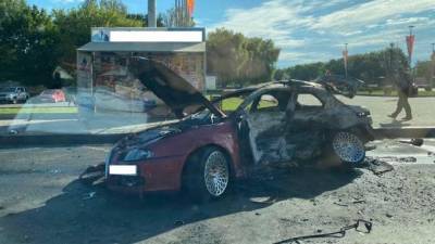 Видео с места ДТП: В Брянске после ДТП Alfa Romeо выгорела дотла