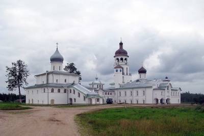 Псковские больницу и монастырь назвали очагами распространения коронавируса