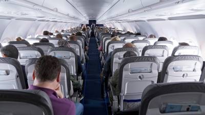Полет в никуда: авиакомпании выдают ваучеры на рейсы, которых точно не будет