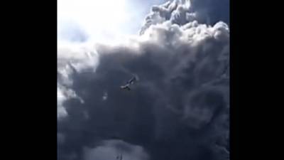Вулкан в Индонезии выбросил пепел на высоту пяти километров