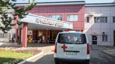 "Я не видела родных 50 дней". Как врачи закрытого госпиталя в Нур-Султане возвращаются домой