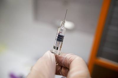 Путин заявил о регистрации в России первой в мире вакцины от коронавируса
