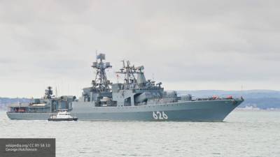 Корабль "Вице-адмирал Кулаков" готовится войти в город-порт Алжир