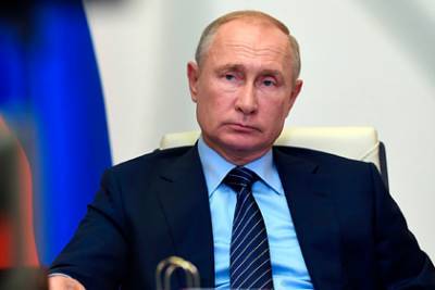 Путин велел сделать добровольной вакцинацию от коронавируса в России
