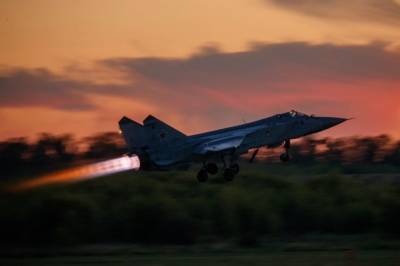 Истребители МиГ-31 перехватили американский беспилотник над Чукотским морем