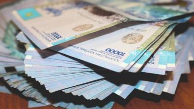 Почему чиновники решаются брать взятки в Казахстане