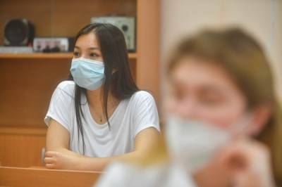 Студентов и преподавателей обяжут носить маски в российских вузах