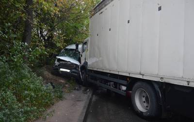 В Днепре грузовик врезался в маршрутку: десять пострадавших