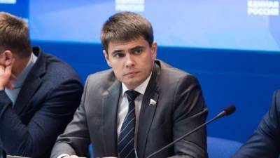 Депутат Боярский назвал переход на электронные паспорта неизбежным