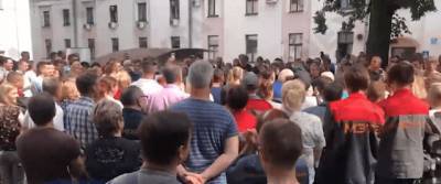 В Сети появилось видео с объявившего забастовку завода в Минске