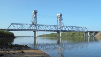 Мост через Свирь разведут на два часа для прохода "Хортицы"