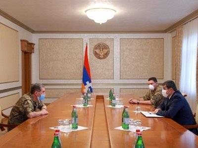 Президент Арцаха принял начальника Генштаба Вооруженных сил Армении