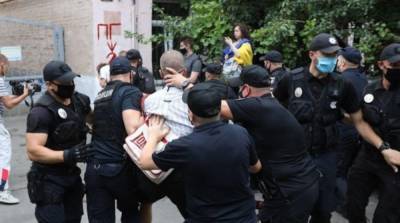 Акция под посольством Беларуси: Кольченко присудили общественные работы