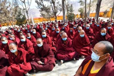 В КНР 12 монахов тибетского буддизма получили высшую монашескую ученую степень