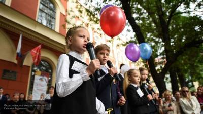 Новосибирским семьям перечислят специальные пособия на сборы детей в школу