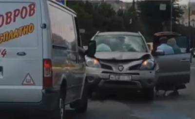 Тройная авария произошла на липецком перекрестке (видео)