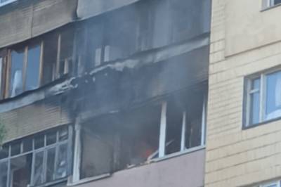 В Киеве вспыхнул пожар в многоэтажке: спасатели эвакуировали жильцов (видео)