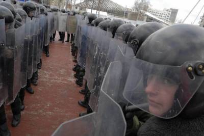 СМИ сообщили об экстренных учениях московской полиции со щитами