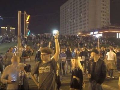 В Белоруссии возобновились протесты и задержания, снова пропал интернет