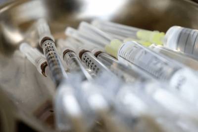 Мурашко заявил об эффективности и безопасности вакцины от коронавируса