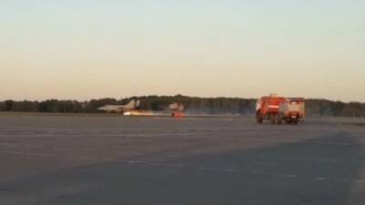 МиГ-31 совершил аварийную посадку в Перми из-за отвалившегося колеса