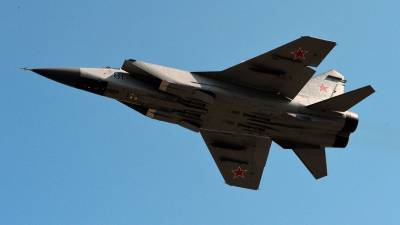 Истребитель МиГ-31 экстренно сел в Перми