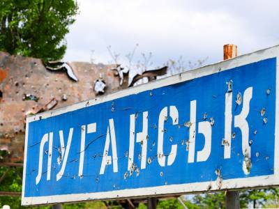 55% украинцев считает жителей ОРДЛО и Крыма жертвами – опрос