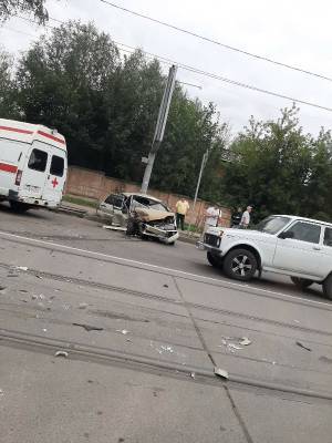 Видео с места жёсткого ДТП в Смоленске опубликовали в сети