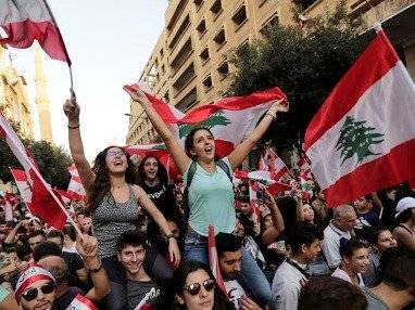 В Ливане требуют отставки президента