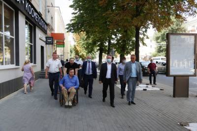 Тротуары Воронежа становятся удобными для инвалидов и родителей с колясками