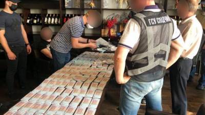 Взятку в 1 млн грн: в Киеве задержали организатора схемы хищения зерна из Госрезерва
