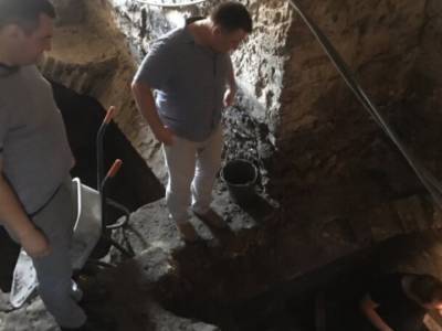 Археологи обнаружили артефакты под башней Чорторыйских в Луцке