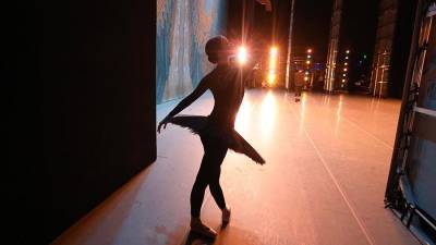 В Мариинке у нескольких артистов балета выявили коронавирус