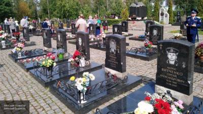 Родные погибших моряков "Курска" вспомнили трагедию 20-летней давности