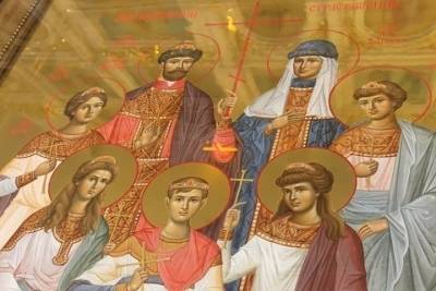 В храм Новосибирска привезли икону семьи царя Николая