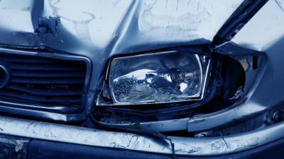 Два человека сильно пострадали в ДТП на Левашовском шоссе