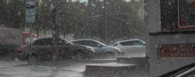 В Днепре бушевала непогода: город накрыл мощный ливень с градом
